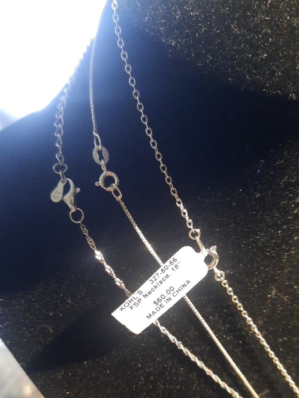3 Dainty Necklaces. - Picture 6 of 7